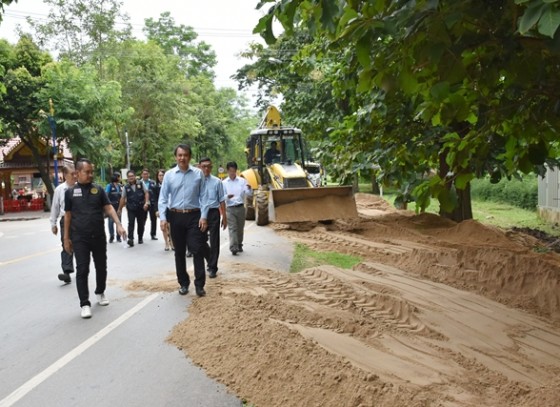 การปรับปรุงภูมิทัศน์และสถานที่จอดรถ บริเวณศาลเจ้าหลักเมืองกำแพงเพชร