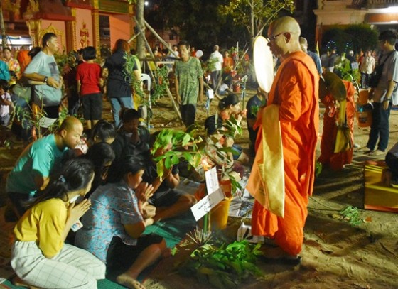 เทศบาลเมืองกำแพงเพชรร่วมสืบสาน การทอดผ้าป่าแถว ณ วัดบาง จังหวัดกำแพงเพชร