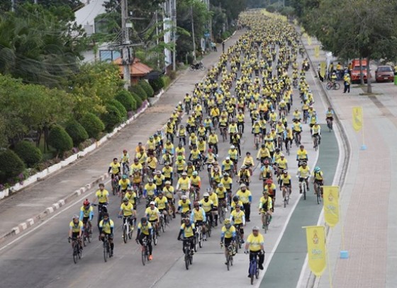 ประชาชนชาวจังหวัดกำแพงเพชร พร้อมใจร่วมกิจกรรม Bike อุ่นไอรัก กว่า 7,000 คน