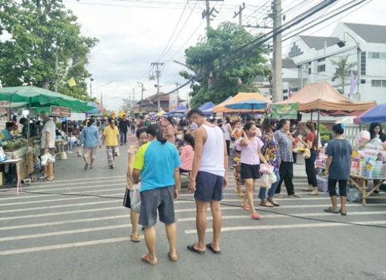 กำแพงเพชร-ตลาดประชารัฐ พรานกระต่าย กลับมาเปิดให้ประชาชนในพื้นที่อำเภอพรานกระต่ายได้จำหน่ายสินค้า และซื้อสินค้าอีกครั้ง หลังต้องปิดตัวมานานเมื่อมีสถานการณ์การแพร่ระบาดเชื้อไวรัสโคโรน่า 2019 อย่างรุนแรงเมื่อช่วงหลายเดือนที่ผ่านมา 