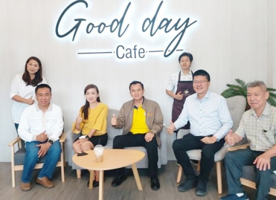 กำแพงเพชร-ทิพย์เคเบิ้ลทีวีเปิดธุรกิจตัวใหม่ ร้านกาแฟกู๊ดเดย์ คาเฟ่  มีเครื่องดื่มแบบคนรุ่นใหม่ ทั้งชา กาแฟ ร้อน เย็นและปั่น พร้อมขนมเบเกอร์รี่อร่อยๆมากมาย