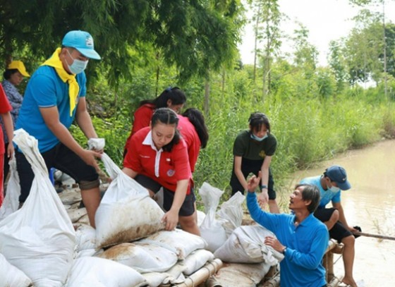 กำแพงเพชร-สภาเด็กและเยาวชนจังหวัดกำแพงเพชร ร่วมกับ บ้านพักเด็กและครอบครัวจังหวัดกำแพงเพชร จัดโครงการสภาเด็กและเยาวชนจิตอาสา เฉลิมพระเกียรติสมเด็จพระนางเจ้าสิริกิติ์ พระบรมราชินีนาถ พระบรมราชชนนีพันปีหลวง (กิจกรรมจิตอาสาพัฒนาสิ่งแวดล้อม)