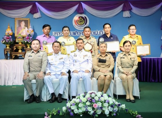 กำแพงเพชร-สำนักงานพัฒนาชุมชนจังหวัดกำแพงเพชร จัดพิธีมอบโล่  มหกรรมรวมพลังคนดีแห่งแผ่นดิน จังหวัดกำแพงเพชร ประจำปี 2563 