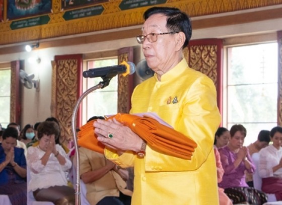 กำแพงเพชร-งานพระราชทานผ้าพระกฐิน พระบาทสมเด็จพระวชิรเกล้าเจ้าอยู่หัวทรงพระกรุณาโปรดเกล้าฯ พระราชทานผ้าพระกฐินให้ร้านไทยสว่างการค้า นำไปถวายพระสงฆ์จำพรรษากาลถ้วนไตรมาส 