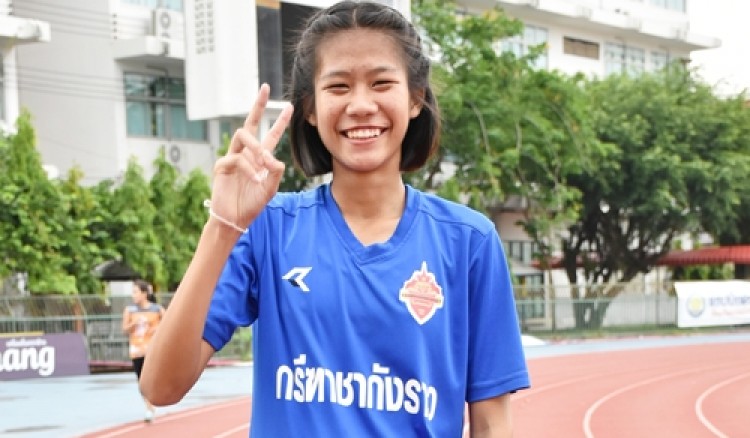 เด็กหญิง สิรินยา สมจิตต์    นักกีฬา กรีฑา 