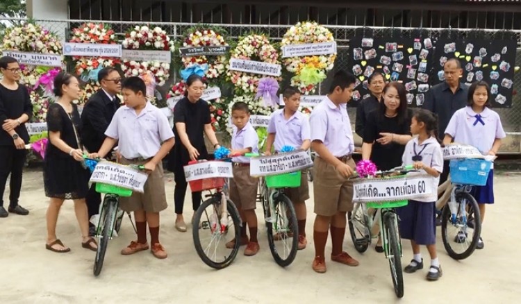 จังหวัดพะเยา แปลก หรีดรถจักรยาน แทนหรีดกดอกไม้  