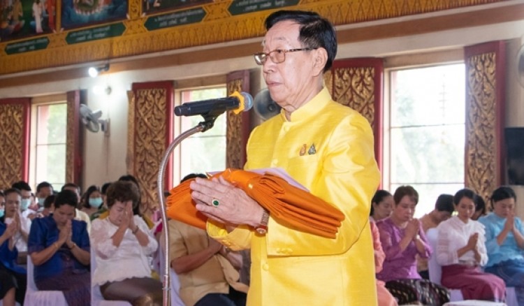 กำแพงเพชร-งานพระราชทานผ้าพระกฐิน พระบาทสมเด็จพระวชิรเกล้าเจ้าอยู่หัวทรงพระกรุณาโปรดเกล้าฯ พระราชทานผ้าพระกฐินให้ร้านไทยสว่างการค้า นำไปถวายพระสงฆ์จำพรรษากาลถ้วนไตรมาส 