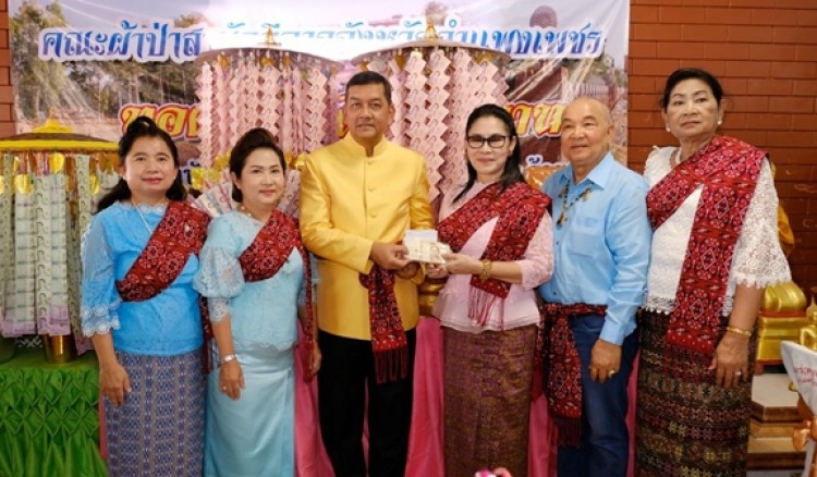 กำแพงเพชร-แรงศรัทธาบุญชาวกำแพงเพชร ร่วมทอดผ้าป่าช่วยวัดจมน้ำ จังหวัดร้อยเอ็ด 2 ล้านกว่าบาท คณะแสวงบุญนำโดยพ่อเมืองจังหวัดกำแพงเพชร ณ วัดโนนสวาท บ้านโนนเชียงบัง หมู่ที่ 4 ตำบลผักแว่น อำเภอจังหาร จังหวัดร้อยเอ็ด 