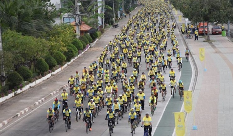 ประชาชนชาวจังหวัดกำแพงเพชร พร้อมใจร่วมกิจกรรม Bike อุ่นไอรัก กว่า 7,000 คน